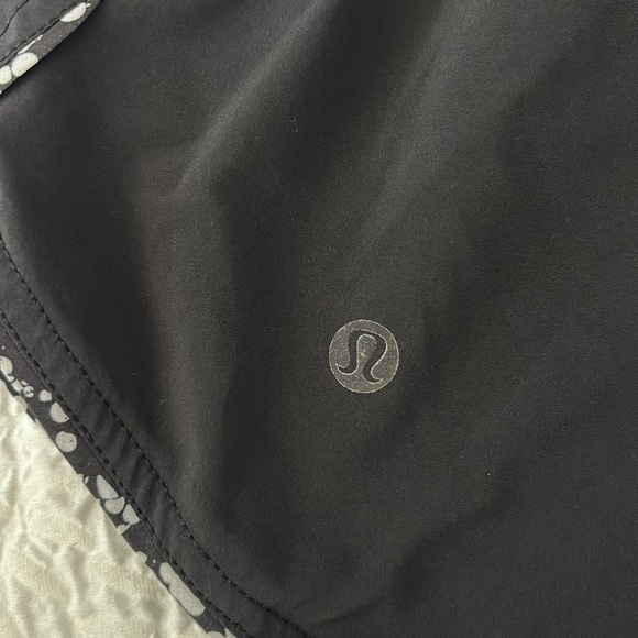 Lululemon Choose A Side Reversible Athletic Short - Picture 9 of 11